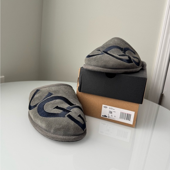 UGG Scuff Logo Slippers | Men’s 13 | Grey/Navy Blue | Suede & Sheepskin Insole - Picture 3 of 16